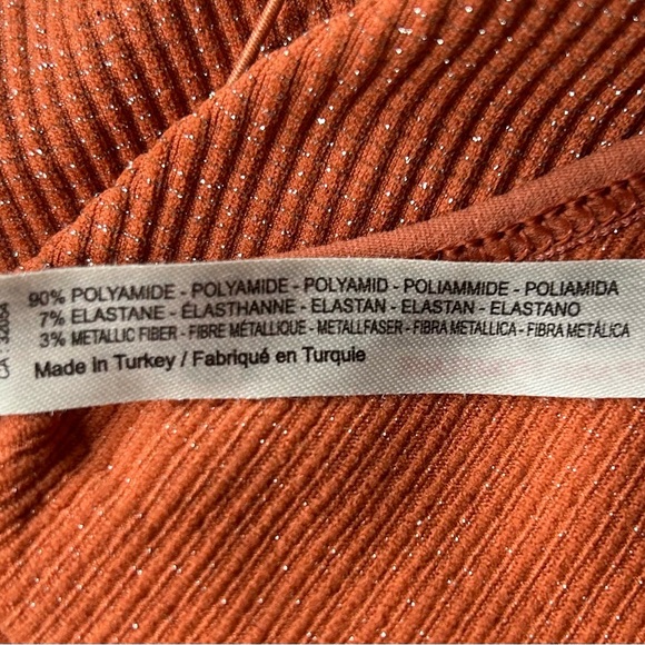 Cute Thin Strap Ribbed Crop Top - Picture 6 of 8